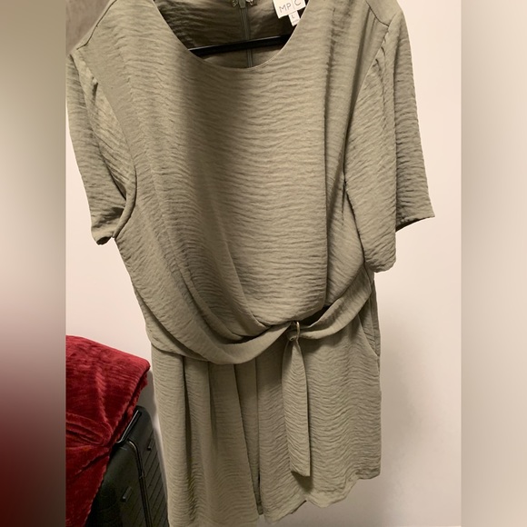 D-ring waist strap olive romper - Picture 2 of 5